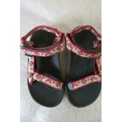 teva sandalen. mt 25