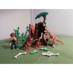 Fraai dinosaurus - dino nest met dino en jongen