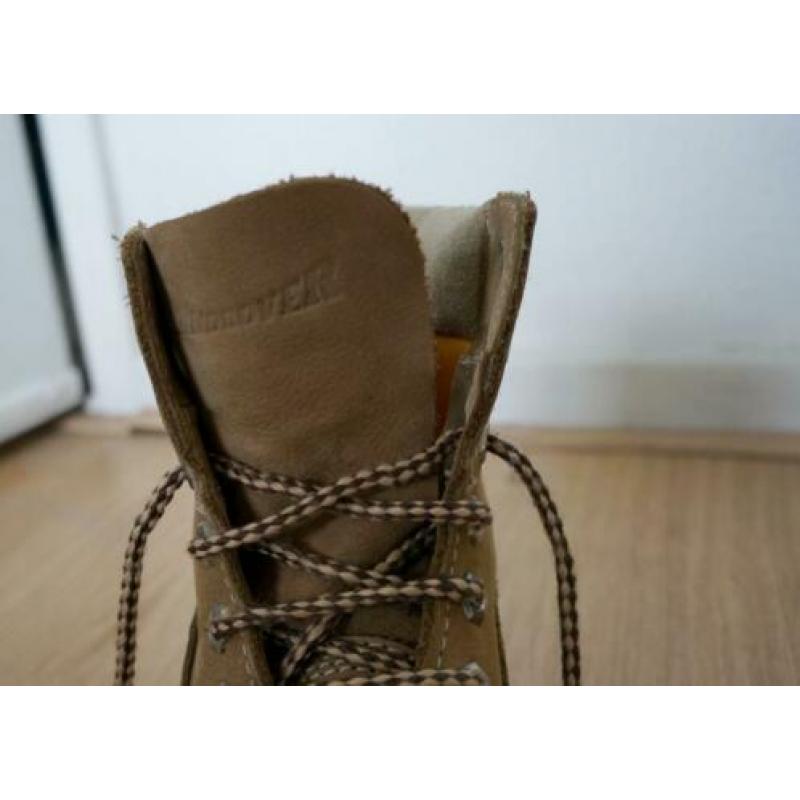 Army boots 37