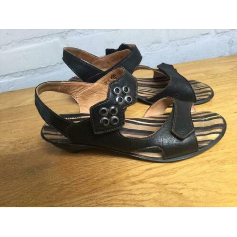 Think sandalen maat 38