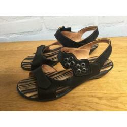 Think sandalen maat 38