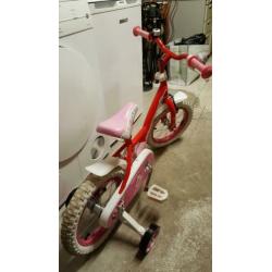 Mooie Hello Kitty kinderfietsje 14 inch. Met zijwieltjes.