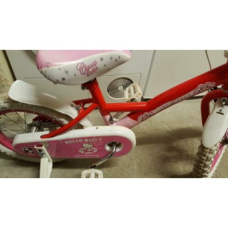 Mooie Hello Kitty kinderfietsje 14 inch. Met zijwieltjes.