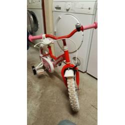 Mooie Hello Kitty kinderfietsje 14 inch. Met zijwieltjes.