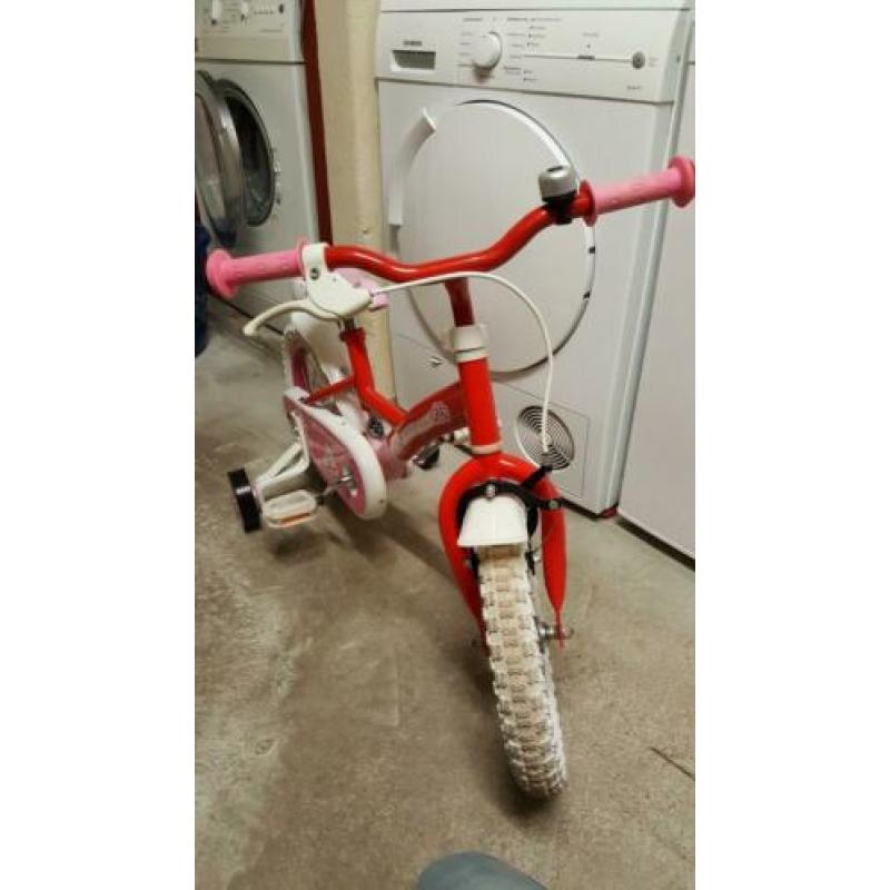 Mooie Hello Kitty kinderfietsje 14 inch. Met zijwieltjes.