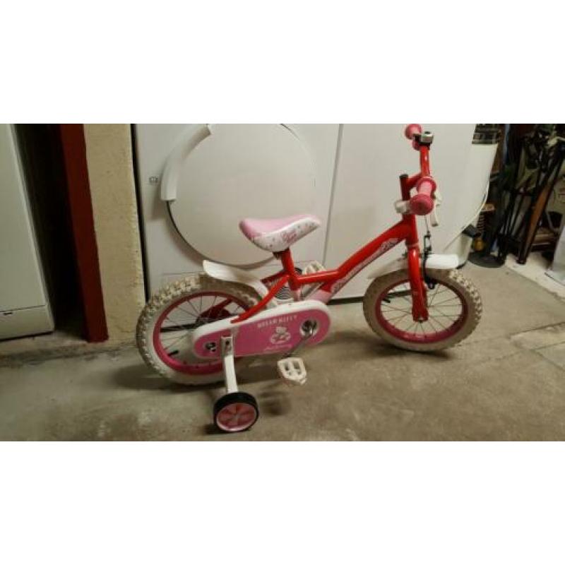 Mooie Hello Kitty kinderfietsje 14 inch. Met zijwieltjes.