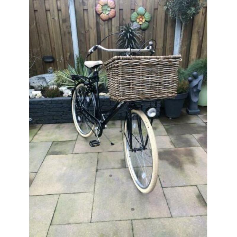 Transportfiets met mand