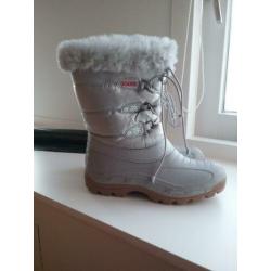 Grijze snowboots van Olang.