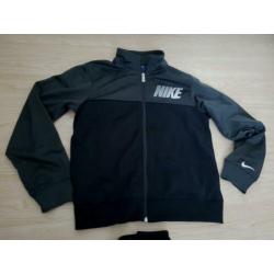 Nike trainingspak zwart maat 146/158 L