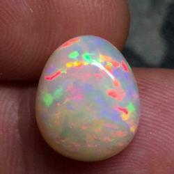 5.16 cts - Bright cabochon welo opal - cabochon. OPAAL