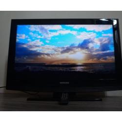 Samsung TV - 32" - LCD