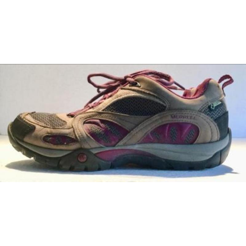 MERRELL GORE TEX / HIGH TECH WANDEL SCHOENEN, maat 39